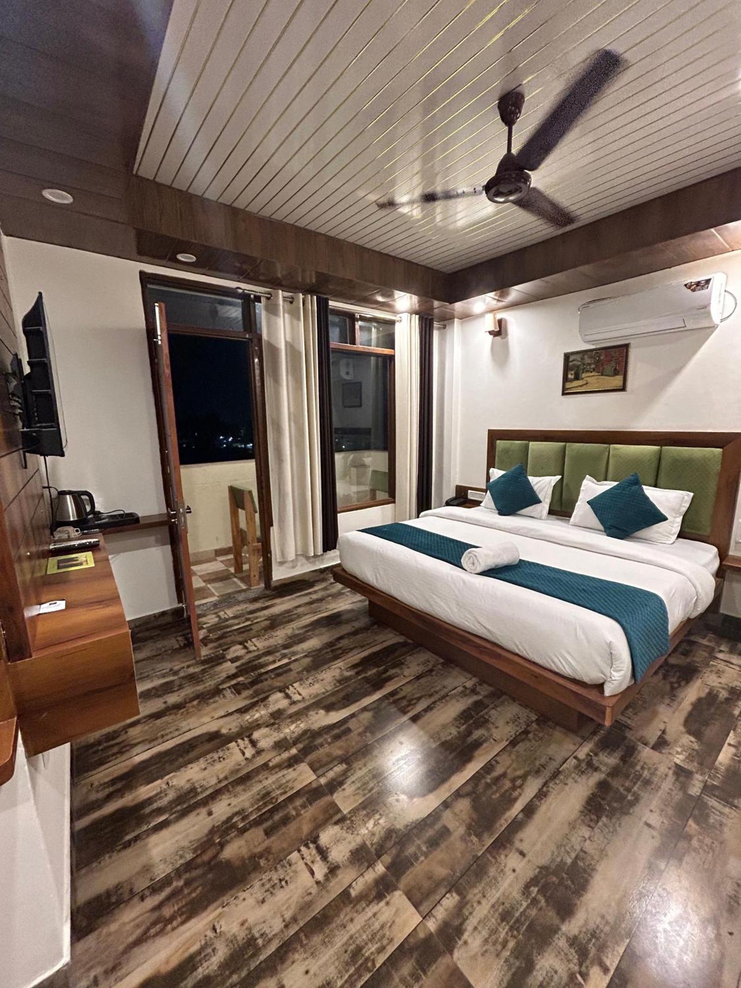 Hotel Royal Orbit By Arony Hospitality Dehradun Exterior foto