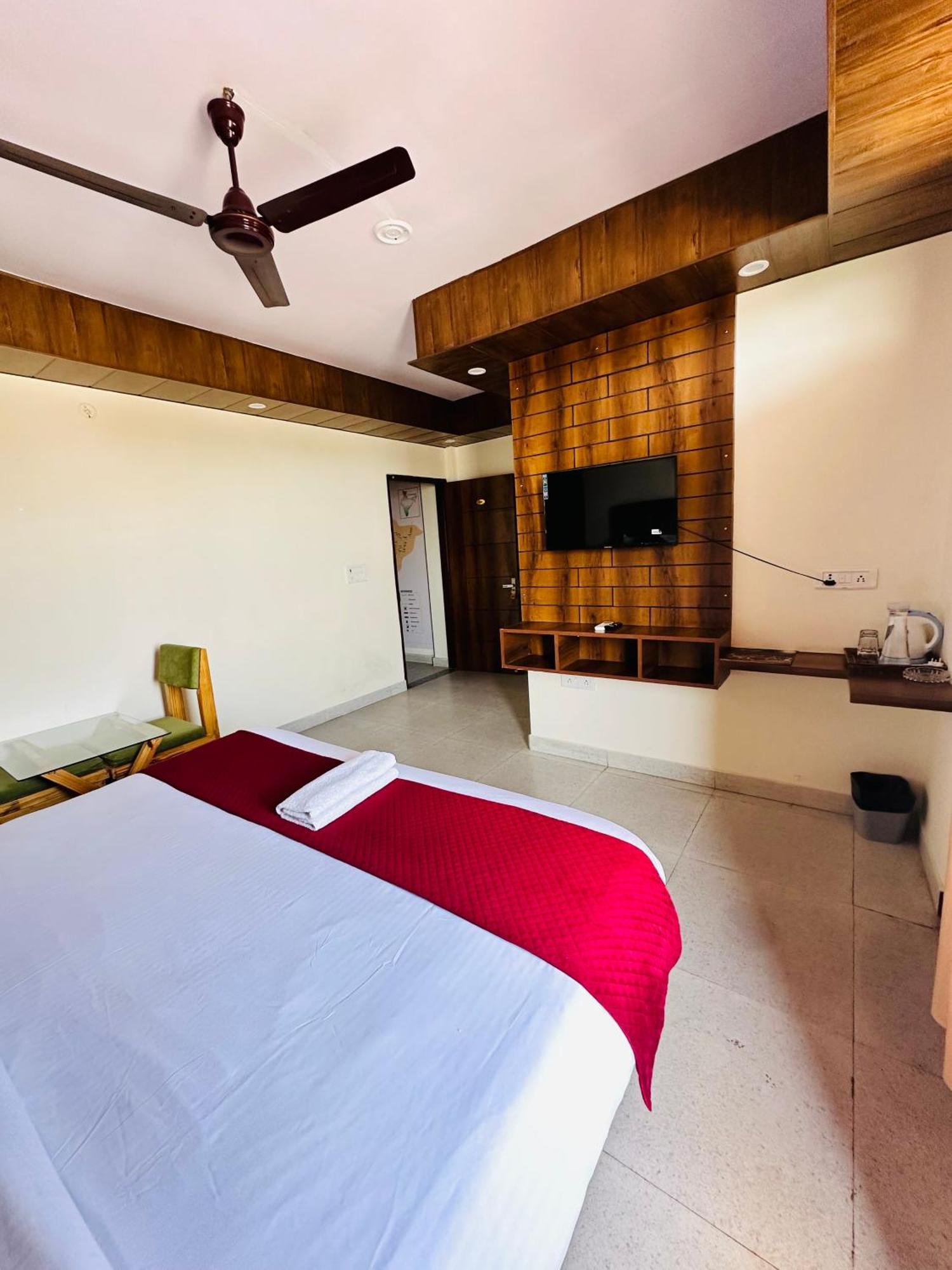 Hotel Royal Orbit By Arony Hospitality Dehradun Exterior foto