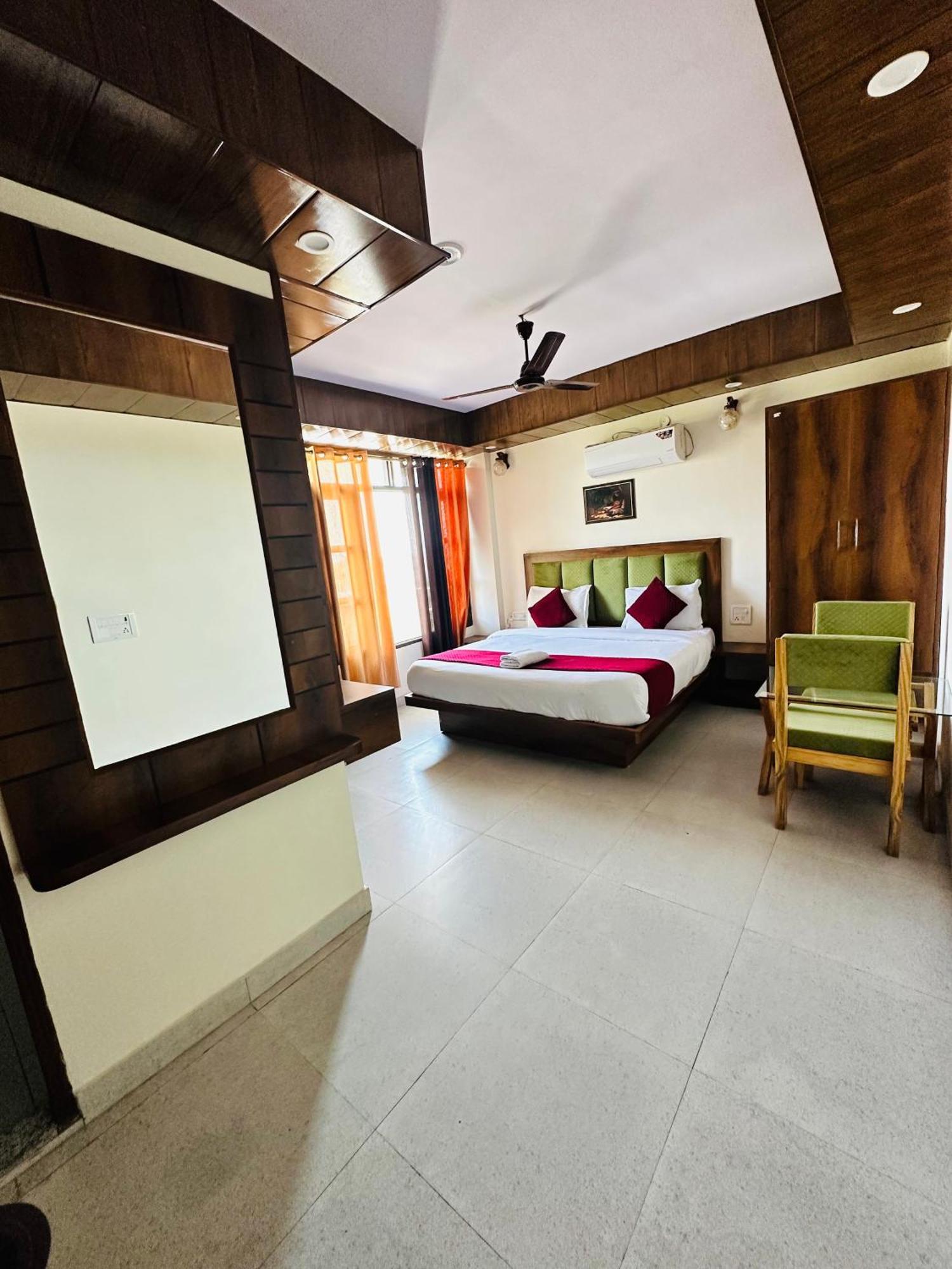 Hotel Royal Orbit By Arony Hospitality Dehradun Exterior foto